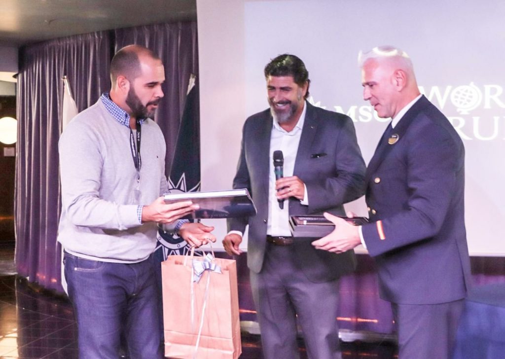 Photo5024075472836864059