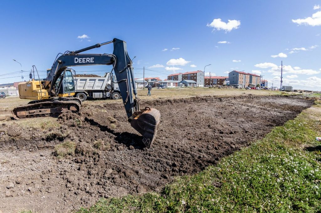 photo5005800477186697533