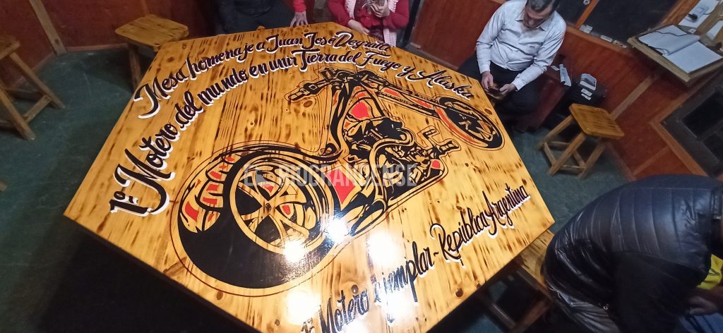 mesa homenaje a degratti