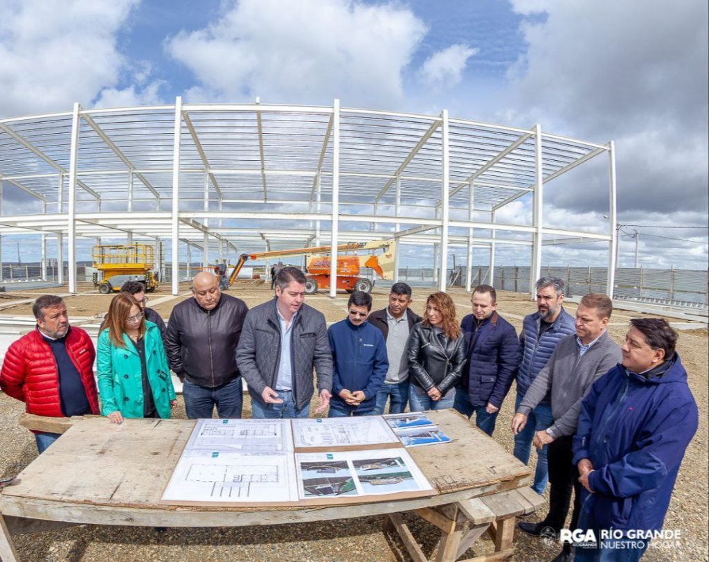 photo5157066326248893127