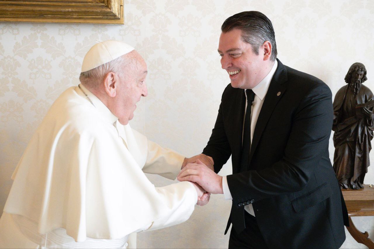 Papa Francisco junto a Martín Perez: «Sigan trabajando por la paz y la defensa de la soberanía en el fin del mundo»